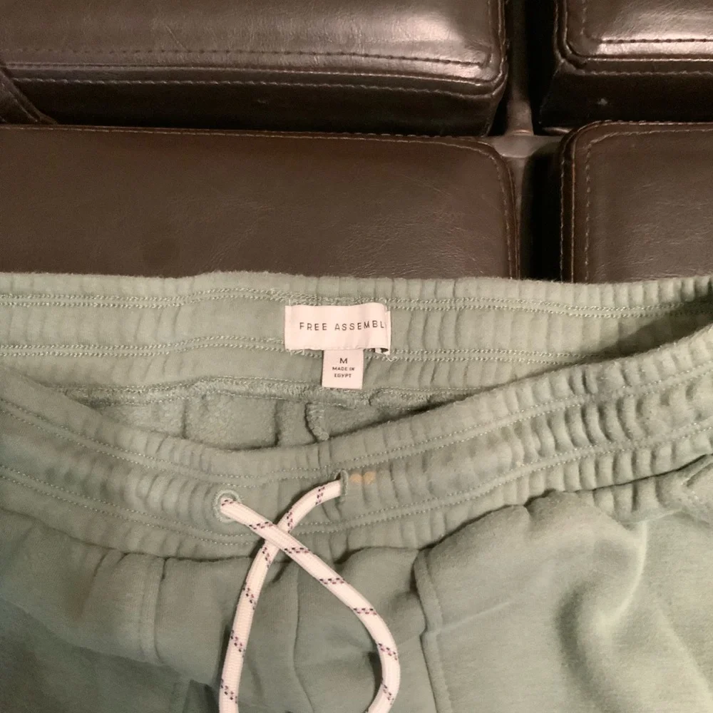 Bundle Variety 6 Pairs of Women Joggers. Size Medium - Picture 11 of 11